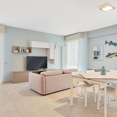 Levante Appartamento Di Pregio, Terrazza E Vista Panoramica Sul Mare E La Citta เวียเรจโจ ภายนอก รูปภาพ